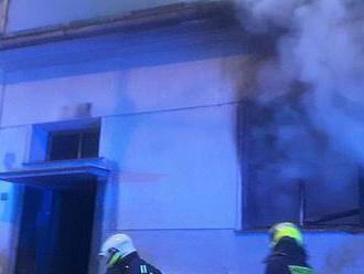 Požár rodinného domu v Bohunicích: hustý dým a škoda půl milionu korun