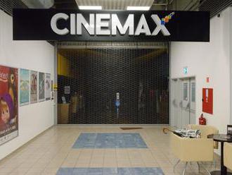 Kúpaliská, kiná či divadlá zostávajú naďalej zatvorené