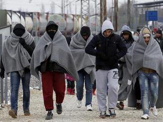 Biden po kritike zvýši horný limit na počet utečencov prijatých do USA