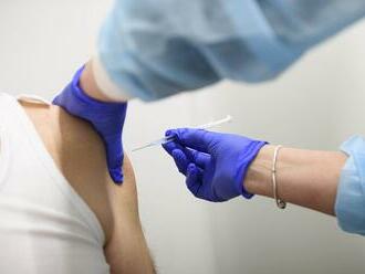 V Česku podali za deň rekordných takmer 73.000 dávok vakcíny proti covidu