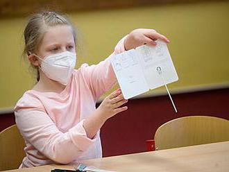 SSHR vypsala zakázku na dalších 5,6 milionu testů na koronavirus do škol, zatím se zaregistrovalo 32
