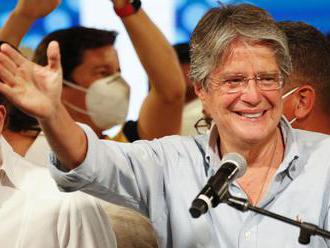 V prezidentských voľbách v Ekvádore zvíťazil konzervatívny bankár