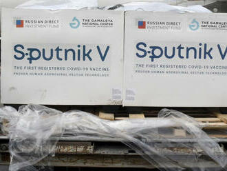 Rusko si odviezlo stovky dávok Sputniku, chce ich skontrolovať
