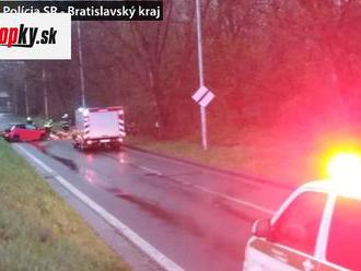 Bratislava zápasí so silným vetrom: FOTO V meste spadlo viacero stromov, zasahujú hasiči