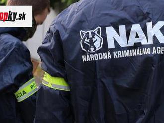 NAKA zadržala v Seredi pre drogy päť osôb: Vyšetrovateľ ich už obvinil