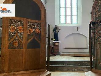 Vzácnosť v Bardejove: Do Baziliky sv. Egídia umiestnili dvere z čias panovania Mateja Korvína
