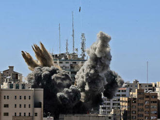 Izraelské nálety v Gaze zabily deset lidí, zničily kancelář AP