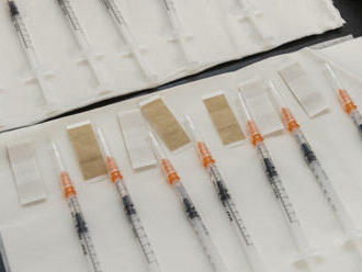 K očkování proti covidu-19 se mohou registrovat lidé starší 40 let