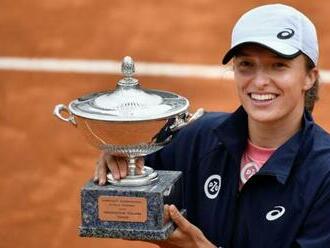 Italian Open: Iga Swiatek beats Karolina Pliskova in Rome final