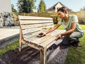 Jak na obnovu dřevěného zahradního nábytku: postup krok za krokem