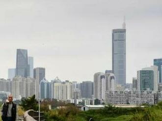 V Číne sa rozkýval mrakodrap, zemetrasenie na mieste nehlásili