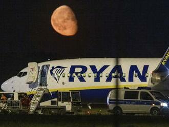 V Berlíne núdzovo pristálo lietadlo spoločnosti Ryanair: Okamžitý zákrok polície