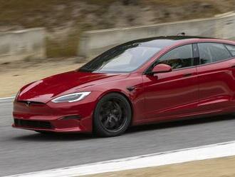 Tesla Model S Plaid s aktívnym zadným krídlom chce nový rekord na okruhu Laguna Seca