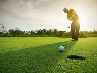 Hraní golfu odreaguje i povzbudí
