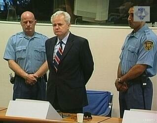 Slobodan Miloševič bol pred 20 rokmi vydaný tribunálu v Haagu