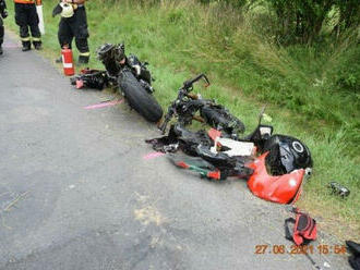 Pri nehode utrpel motorkár vážne zranenia, zasahoval vrtuľník
