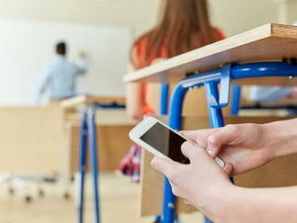   Ministerstvo duhových jednorožců aneb Proč se školy pořád snaží zakázat žákům mobily?