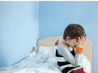 Nepodceňujte u detí nespavosť či bolesť brucha, môže ísť o varovný signál