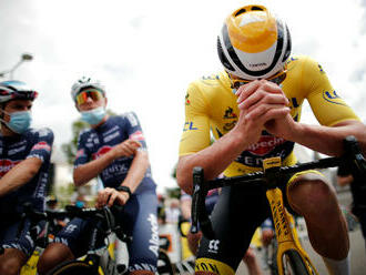 Etapa na Tour de France sa začala protestom cyklistov. Sagan: Všetko je čoraz horšie