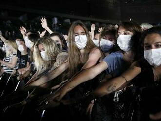 Viac ako polovica opýtaných sa pre pandémiu na koncerty nechystá