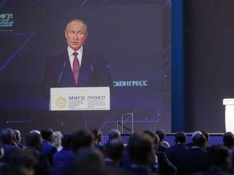 Na petrohradskom ekonomickom fóre vystúpili dve údajné Putinove dcéry