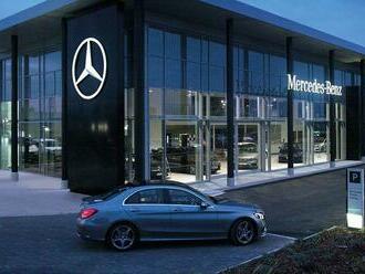 Mercedes-Benz sa zbavuje ‘rodinného striebra‘. Predáva 25 showroomov!