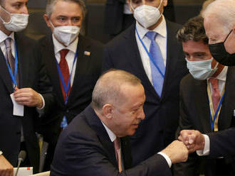 Erdogan: Prvé rokovanie s Bidenom otvorilo 
