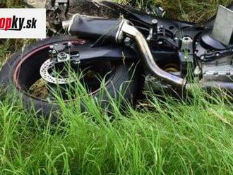 FOTO Tragická nehoda pri Lučenci: Motocyklistu museli do nemocnice previezť leteckí záchranári