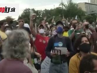 VIDEO Tisíce ľudí protestovali v Brazílii: Žiadali rezignáciu prezidenta Bolsonara