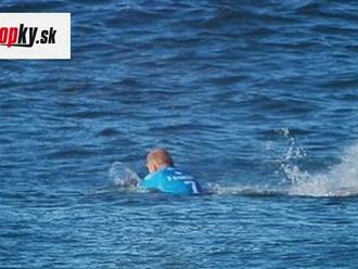 Slávneho surfistu napadol žralok, teraz sa venuje ich záchrane