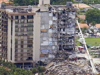 Pohľad, ktorý trhá srdce: Pád budovy na Floride má už deväť obetí, v troskách môžu byť zavalení živí ľudia