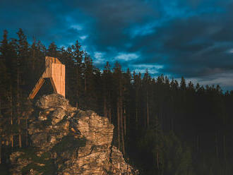 Čtveřice designových vyhlídek ukáže panoramata Krkonoš z vrcholku Stráž v Rokytnici nad Jizerou