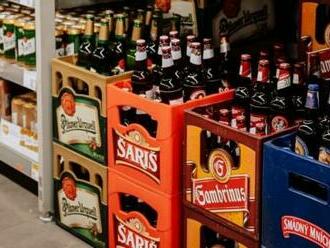 Slováci čoraz viac nakupujú pivo vo vratných fľašiach. Je za tým nostalgia, štýl, no najmä ekológia