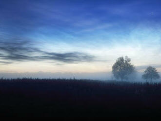 Nočnú oblohu nad Českom rozsvecujú záhadné svietiace oblaky