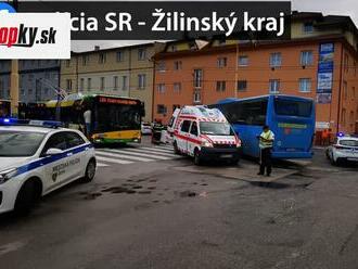 Tragické ráno v Žiline: Pri nehode autobusu na priechode pre chodcov vyhasol život chodca