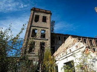 Bývalá fabrika dál straší v Doudlebách nad Orlicí. Perlou obce není už dávno