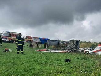 Pri Skalici spadlo malé lietadlo, zahynuli tri osoby