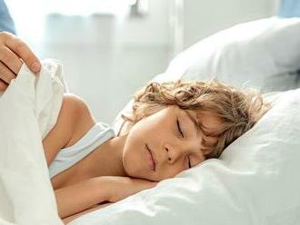 Pravidelný spánkový režim dieťaťa treba nastaviť čo najskôr: Odborníčka radí, ako na to