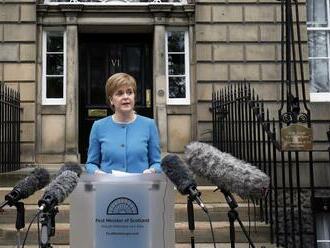 V Škótsku pribudlo najviac nakazených od začiatku pandémie: V izolácii skončila aj premiérka