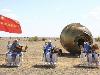 Tři čínští kosmonauti se vrátili na Zemi po 90 dnech na vesmírné stanici