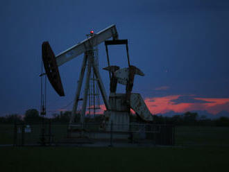 Ceny ropy díky obnovení těžby v USA po hurikánu klesají
