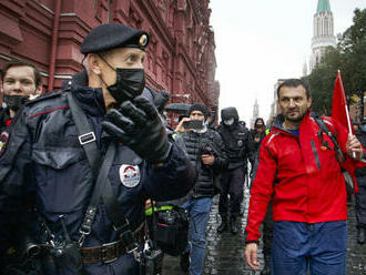 Komunisti v Moskve zorganizovali protest proti výsledkom volieb