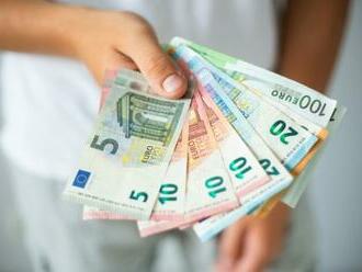 Traja podvodníci okrádali predavačov v Prešove, použili pritom triky s rozmieňaním peňazí