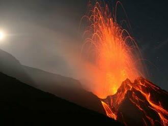 Na Havaji ožila jedna z najaktívnejších sopiek na Zemi, v kráteri sa tvoria fontány žeravej lávy