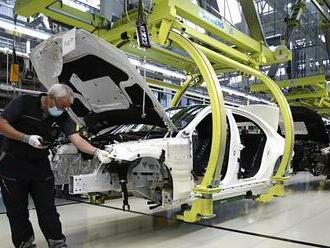 Tvrdý dopad čipové krize: Výrobce aut připraví na tržbách o 4,5 bilionu korun