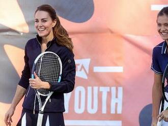Emma Raducanu plays tennis with the Duchess of Cambridge