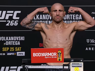VIDEO: Váženie pred turnajom UFC 266 | Volkanovski vs. Ortega