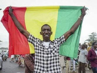 Tisíce ľudí demonštrovali v hlavnom meste Mali na podporu vládnucej junty a proti Francúzsku