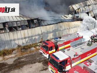 Hasičom sa podarilo uhasiť veľký požiar v Trebišove: Škody sú obrovské, blížia sa k miliónu eur