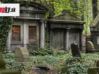 Ľudí šokoval pohľad na starý cintorín: Mníška tam predviedla nepochopiteľné divadlo na FOTO